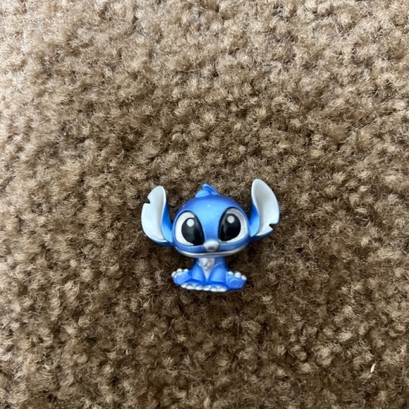 Disney Doorables: Series 10 Special Edition Figurine – Lilo & Stitch – Stitch - Picture 3 of 6